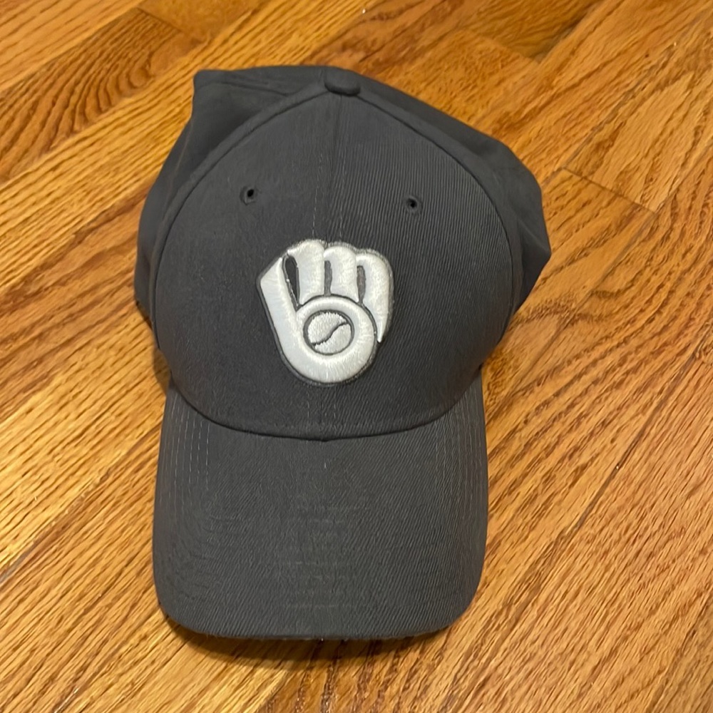 Like New Milwaukee Brewers Baseball Hat